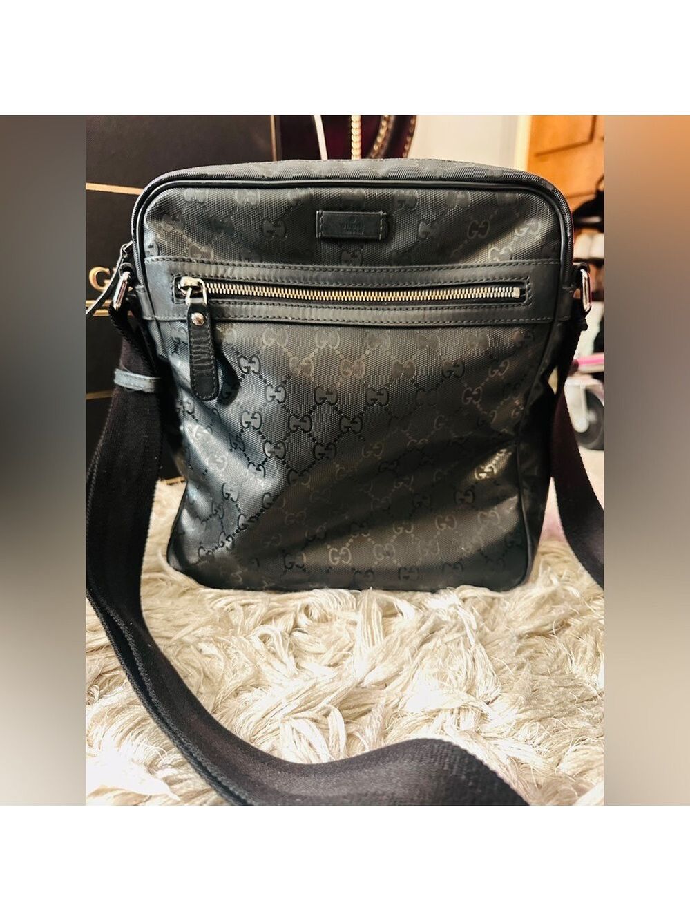 Gucci messenger bag unisex